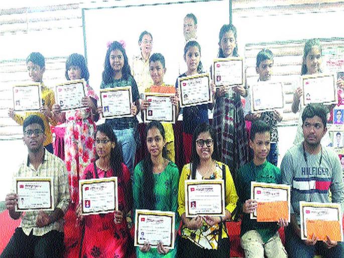 Expectations should not be imposed on students | विद्यार्थ्यांवर अपेक्षांचे ओझे लादू नये Expectations should not be imposed on students | विद्यार्थ्यांवर अपेक्षांचे ओझे लादू नये