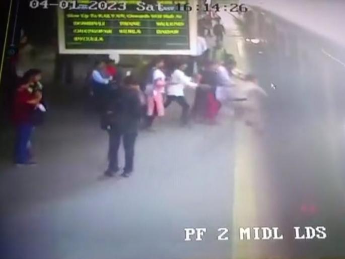 RPF gave life to 86 people in 1 year; Lives saved from train accidents | १ वर्षात RPF नं दिलं ८६ जणांना जीवदान; रेल्वे अपघातातून वाचवले प्राण RPF gave life to 86 people in 1 year; Lives saved from train accidents | १ वर्षात RPF नं दिलं ८६ जणांना जीवदान; रेल्वे अपघातातून वाचवले प्राण