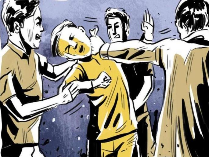 A bike rider was beaten to death by three people in Jalgaon as the pet dog got scared | पाळीव कुत्रा घाबरला म्हणून जळगावात दुचाकीस्वाराला तिघांनी बेदम मारलं A bike rider was beaten to death by three people in Jalgaon as the pet dog got scared | पाळीव कुत्रा घाबरला म्हणून जळगावात दुचाकीस्वाराला तिघांनी बेदम मारलं