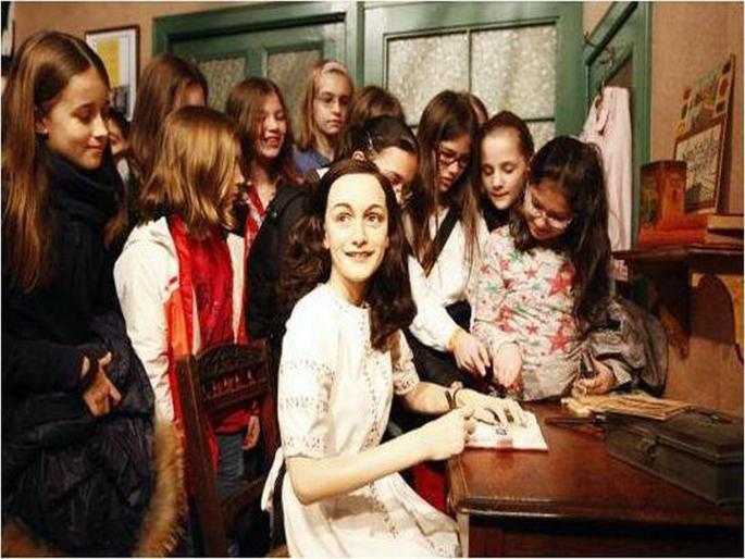 11-year-old girl made famous by a diary after her death; What happened in 'those' 8 years? | मृत्यूनंतर ११ वर्षाच्या मुलीला एका डायरीनं केलं फेमस; 'त्या' ८ वर्षात काय घडलं? 11-year-old girl made famous by a diary after her death; What happened in 'those' 8 years? | मृत्यूनंतर ११ वर्षाच्या मुलीला एका डायरीनं केलं फेमस; 'त्या' ८ वर्षात काय घडलं?