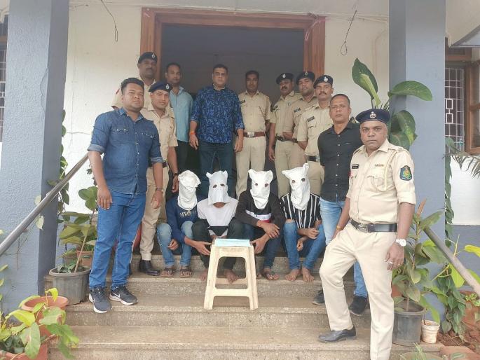 Four arrested for robbing tourists in Calangute | कळंगुट येथे पर्यटकाला लुबाडणाºया चौघांना अटक Four arrested for robbing tourists in Calangute | कळंगुट येथे पर्यटकाला लुबाडणाºया चौघांना अटक
