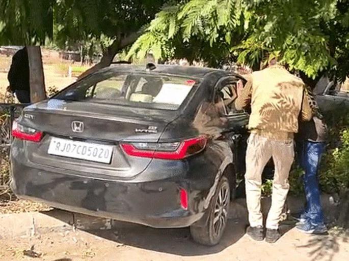 In Rajasthan, a drunk doctor's car ran over three people, one died and two were injured | नशेत रुग्णालयात पोहचलेल्या डॉक्टरच्या कारनं तिघांना उडवलं; १ मृत्यू, गर्भवती महिला जखमी In Rajasthan, a drunk doctor's car ran over three people, one died and two were injured | नशेत रुग्णालयात पोहचलेल्या डॉक्टरच्या कारनं तिघांना उडवलं; १ मृत्यू, गर्भवती महिला जखमी