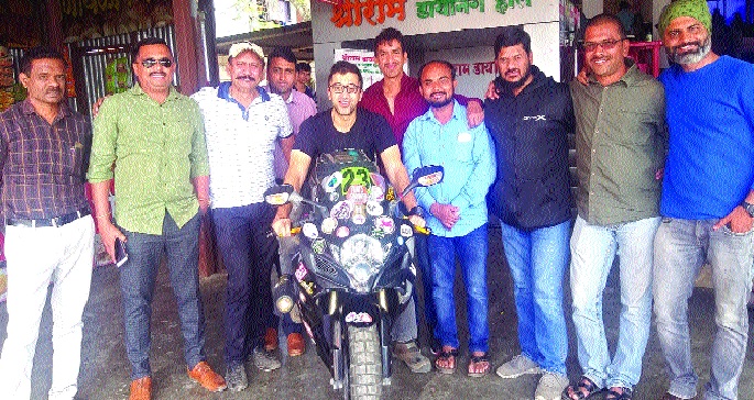 'Sydney to Y' travels around the homeland | जन्मभूमीच्या ओढीपोटी ‘सिडनी ते वाई’ ; दुचाकीवरून २२ हजार किलोमीटरचा प्रवास 'Sydney to Y' travels around the homeland | जन्मभूमीच्या ओढीपोटी ‘सिडनी ते वाई’ ; दुचाकीवरून २२ हजार किलोमीटरचा प्रवास