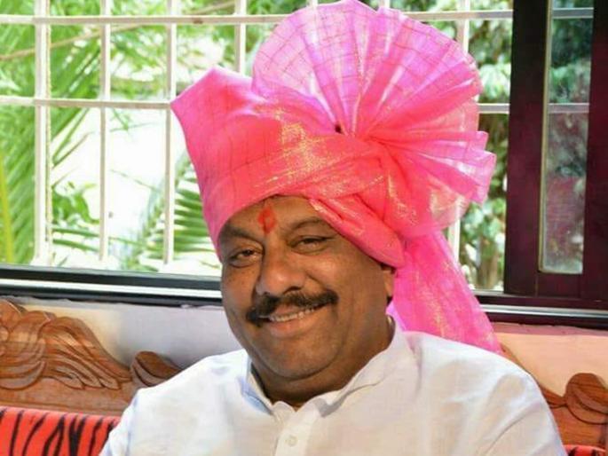 Siddaram Mhatre will contest from Congress; Sushil Kumar Shinde's visit | सिध्दाराम म्हेत्रे काँग्रेसकडूनच लढणार; सुशीलकुमार शिंदेंच्या भेटीनंतर घेतला निर्णय Siddaram Mhatre will contest from Congress; Sushil Kumar Shinde's visit | सिध्दाराम म्हेत्रे काँग्रेसकडूनच लढणार; सुशीलकुमार शिंदेंच्या भेटीनंतर घेतला निर्णय