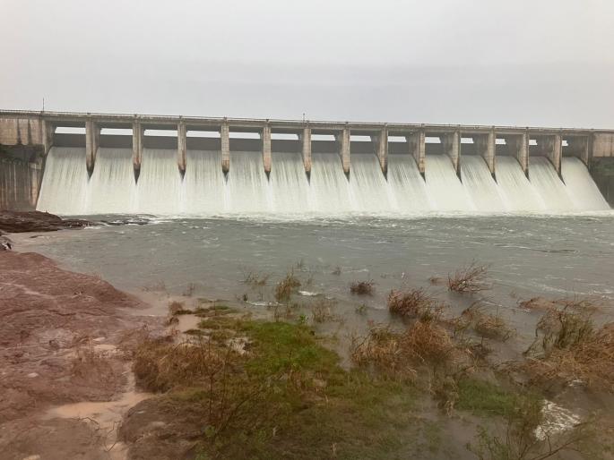 Hingoli: 14 gates of Siddheshwar Dam opened suddenly, yellow alert for the district for two days | Hingoli: सिद्धेश्वर धरणाचे १४ दरवाजे एक फुटाणे उघडले, जिल्ह्याला दोन दिवस येलो अलर्ट Hingoli: 14 gates of Siddheshwar Dam opened suddenly, yellow alert for the district for two days | Hingoli: सिद्धेश्वर धरणाचे १४ दरवाजे एक फुटाणे उघडले, जिल्ह्याला दोन दिवस येलो अलर्ट