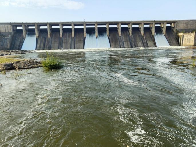 Four gates of Siddheshwar Dam opened; Discharge released into the riverbed for Purna city | उन्हाळ्यात पूर्णा शहरवासीयांची पाण्याची चिंता मिटली; सिद्धेश्वर धरणातून मोठा विसर्ग सुरू Four gates of Siddheshwar Dam opened; Discharge released into the riverbed for Purna city | उन्हाळ्यात पूर्णा शहरवासीयांची पाण्याची चिंता मिटली; सिद्धेश्वर धरणातून मोठा विसर्ग सुरू