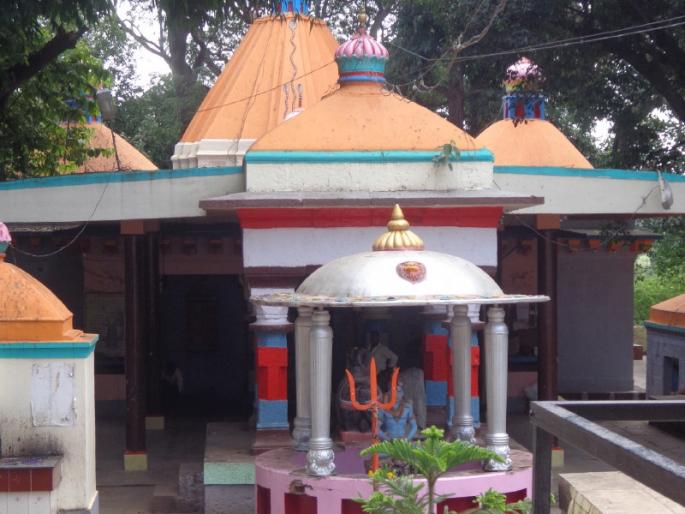 Theft at Siddheshwar Temple in Rajgurunagar: Silver armor stolen | राजगुरूनगरच्या सिद्धेश्वर मंदिरात चोरी : चांदीचे कवच लांबवले  Theft at Siddheshwar Temple in Rajgurunagar: Silver armor stolen | राजगुरूनगरच्या सिद्धेश्वर मंदिरात चोरी : चांदीचे कवच लांबवले