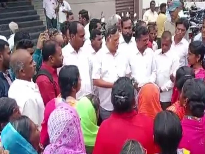 Complaint of stopping the supply of ration to the people and beating up the shopkeeper, Type from Salshirambe in Karad taluka | लोकांची शिधापुरवठा बंद केल्याची तर दुकानदाराची मारहाण केल्याची तक्रार, कराड तालुक्यातील साळशिरंबे येथील प्रकार