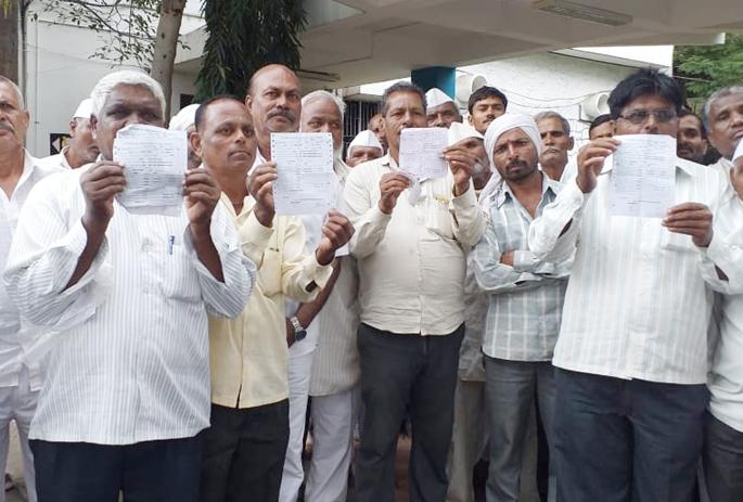 Farmers irritated because sugarcane did not get bills | ऊस बिल मिळत नसल्याने शेतकरी संतप्त