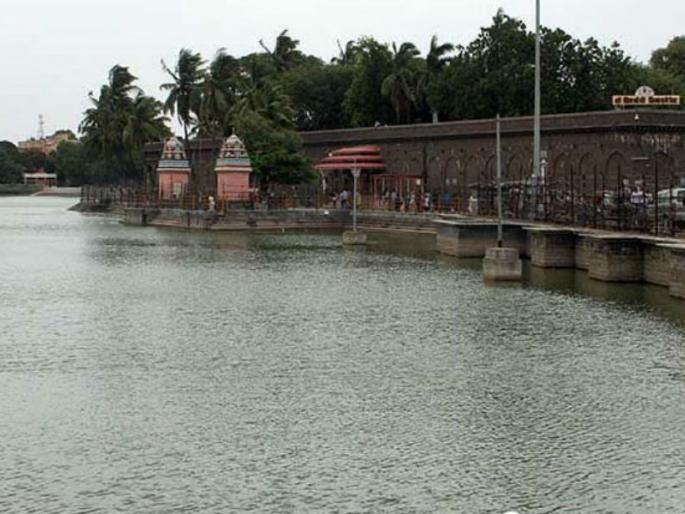 Proponent of revising the Siddheshwar temple lake premises in Solapur | सोलापूरातील सिद्धेश्वर मंदीर तलाव परिसर सुधारण्याचा प्रस्ताव पुरातत्त्वकडे
