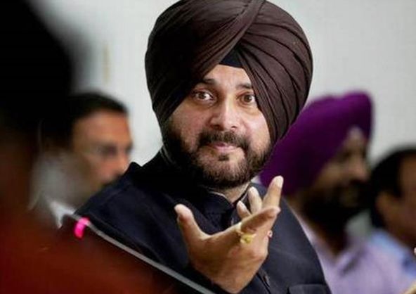 Siddhu... When are you quitting politics? poster war in Moholi | सिद्धू...राजकारण कधी सोडताय? मोहालीत झळकले पोस्टर Siddhu... When are you quitting politics? poster war in Moholi | सिद्धू...राजकारण कधी सोडताय? मोहालीत झळकले पोस्टर