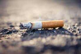 Stocks of expired foreign cigarettes confiscated | मुदतबाह्य परदेशी सिगारेठचा साठा जप्त Stocks of expired foreign cigarettes confiscated | मुदतबाह्य परदेशी सिगारेठचा साठा जप्त