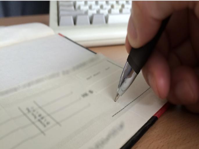 False signature pretended to be true and fraud of Rs 77 lakh with uncle-nephew | चेकवरची खोटी सही खरी भासवून मामा-भाच्याची ७७ लाखांची फसवणूक; दोघांवर गुन्हा दाखल False signature pretended to be true and fraud of Rs 77 lakh with uncle-nephew | चेकवरची खोटी सही खरी भासवून मामा-भाच्याची ७७ लाखांची फसवणूक; दोघांवर गुन्हा दाखल