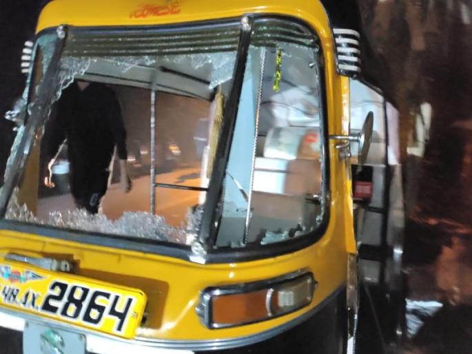 The mob caught the thieves red-handed; Rickshaws vandalized by angry mobs | चोरट्यांना रंगेहाथ पकडून जमावाने दिला चोप; संतप्त जमावाकडून रिक्षांची मोडतोड
