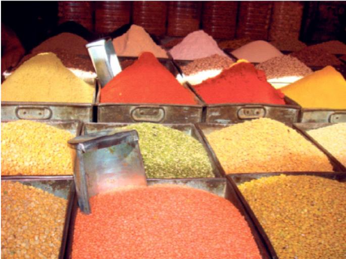 Inflation hits! The poor are fed up with the rising cost of living | महागाईच्या झळा! जीवनावश्यक वस्तूंच्या किमती वाढल्याने गोरगरीब बेजार Inflation hits! The poor are fed up with the rising cost of living | महागाईच्या झळा! जीवनावश्यक वस्तूंच्या किमती वाढल्याने गोरगरीब बेजार