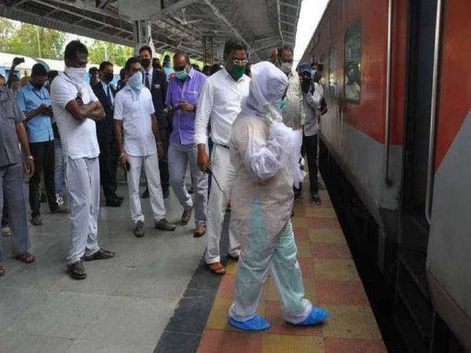 Coronavirus: Restrictions on West Bengal, UP Both states declared sensitive disaster areas | Coronavirus: पश्चिम बंगाल, उत्तर प्रदेशातून येणाऱ्या प्रवाशांवर निर्बंध; दोन्ही राज्यं संवेदनशील आपत्ताचं ठिकाण घोषित Coronavirus: Restrictions on West Bengal, UP Both states declared sensitive disaster areas | Coronavirus: पश्चिम बंगाल, उत्तर प्रदेशातून येणाऱ्या प्रवाशांवर निर्बंध; दोन्ही राज्यं संवेदनशील आपत्ताचं ठिकाण घोषित