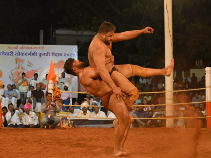 Sikandar Shaikh bowled Ali Irani with a back throw | सिकंदर शेखने अली इराणीला बॅक थ्रो डावावर केले चीतपट Sikandar Shaikh bowled Ali Irani with a back throw | सिकंदर शेखने अली इराणीला बॅक थ्रो डावावर केले चीतपट