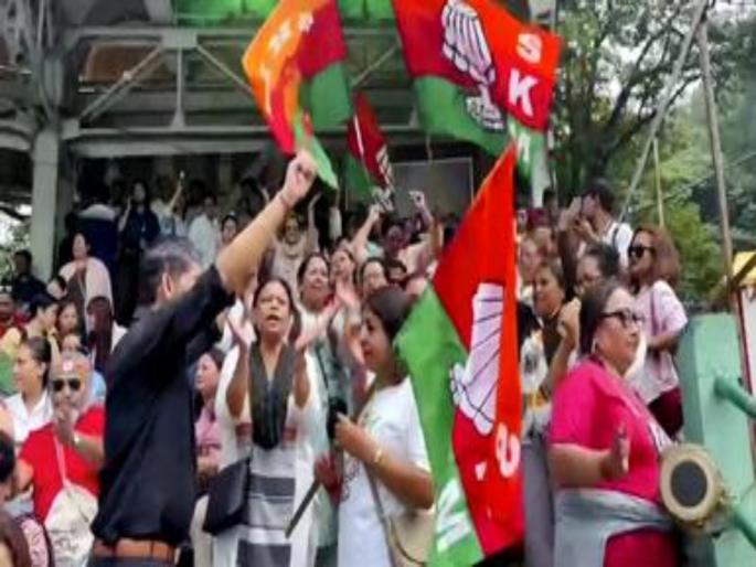 SKM returns to power in Sikkim with a thumping majority winning 31 out of 32 seats | सिक्कीमध्ये सत्ताधारी SKM चा दणदणीत विजय; भाजपचे सर्व उमेदवार पराभूत SKM returns to power in Sikkim with a thumping majority winning 31 out of 32 seats | सिक्कीमध्ये सत्ताधारी SKM चा दणदणीत विजय; भाजपचे सर्व उमेदवार पराभूत