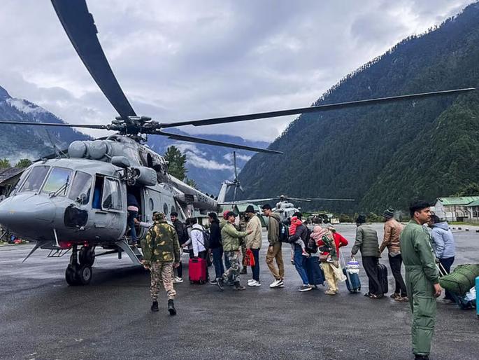 76 soldiers rescued from landslide-hit area | भूस्खलनग्रस्त भागातून ७६ जवानांची सुटका 76 soldiers rescued from landslide-hit area | भूस्खलनग्रस्त भागातून ७६ जवानांची सुटका