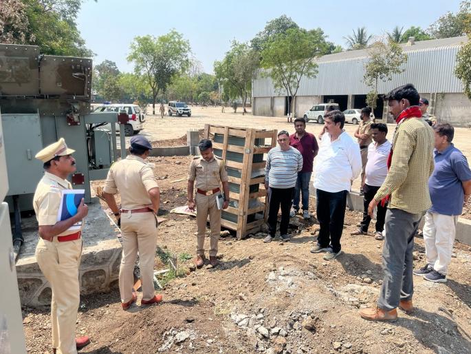 Thieves threaten watchman, steal company materials worth Rs. 12.5 lakh | वॉचमनला बांधून ठेवत चोरट्यांनी कंपनीतील साडेबारा लाखांचे साहित्य केले लंपास Thieves threaten watchman, steal company materials worth Rs. 12.5 lakh | वॉचमनला बांधून ठेवत चोरट्यांनी कंपनीतील साडेबारा लाखांचे साहित्य केले लंपास