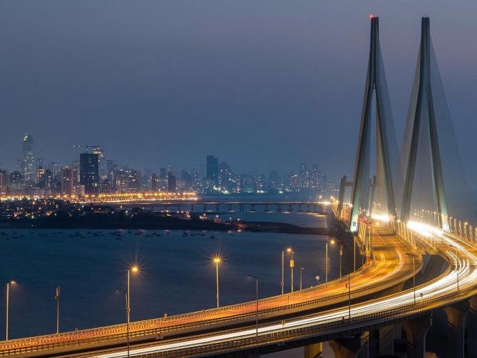 Pathya entered the C link with a motorcycle, the police arrested him | मोटरसायकल घेऊन पठ्ठ्या सी लिंकवर शिरला, पोलिसांनी केली अटक Pathya entered the C link with a motorcycle, the police arrested him | मोटरसायकल घेऊन पठ्ठ्या सी लिंकवर शिरला, पोलिसांनी केली अटक