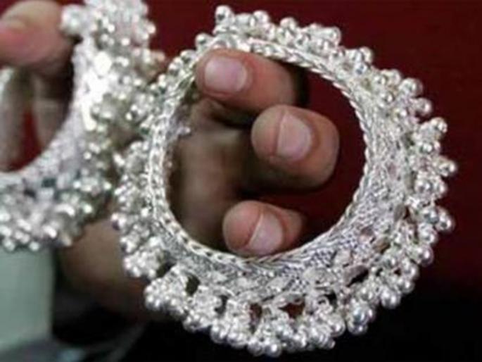Silver price fell to 92 thousand in nine days | नऊ दिवसांत चांदीचा भाव घसरून आला ९२ हजारांवर Silver price fell to 92 thousand in nine days | नऊ दिवसांत चांदीचा भाव घसरून आला ९२ हजारांवर