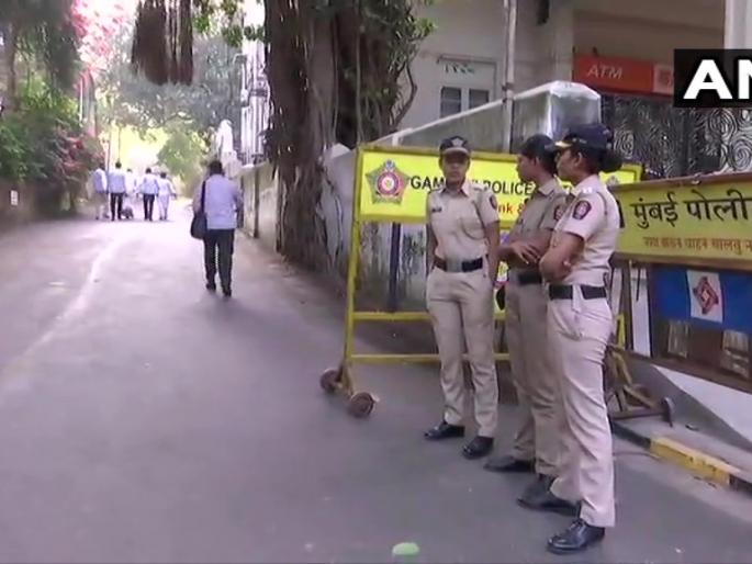 Coronavirus : Report of 170 security guards posted near Matoshree of Uddhav Thackeray Negative pda | Coronavirus : दिलासादायक! उद्धव ठाकरेंच्या मातोश्रीजवळ तैनात १७० सुरक्षा रक्षकांचे अहवाल निगेटीव्ह Coronavirus : Report of 170 security guards posted near Matoshree of Uddhav Thackeray Negative pda | Coronavirus : दिलासादायक! उद्धव ठाकरेंच्या मातोश्रीजवळ तैनात १७० सुरक्षा रक्षकांचे अहवाल निगेटीव्ह