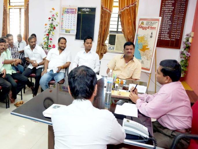 From the recruitment of the department, the controlling officers have been defeated, Maharashtra Swabhiman Party aggressor | एसटी भरतीवरून विभाग नियंत्रकांना धरले धारेवर, महाराष्ट्र स्वाभिमान पक्ष आक्रमक From the recruitment of the department, the controlling officers have been defeated, Maharashtra Swabhiman Party aggressor | एसटी भरतीवरून विभाग नियंत्रकांना धरले धारेवर, महाराष्ट्र स्वाभिमान पक्ष आक्रमक