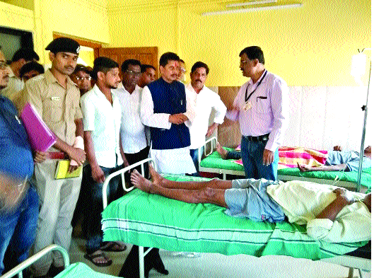 Guardian Minister took the officers on duty | पालकमंत्र्यांनी अधिकाऱ्यांना धरले धारेवर Guardian Minister took the officers on duty | पालकमंत्र्यांनी अधिकाऱ्यांना धरले धारेवर