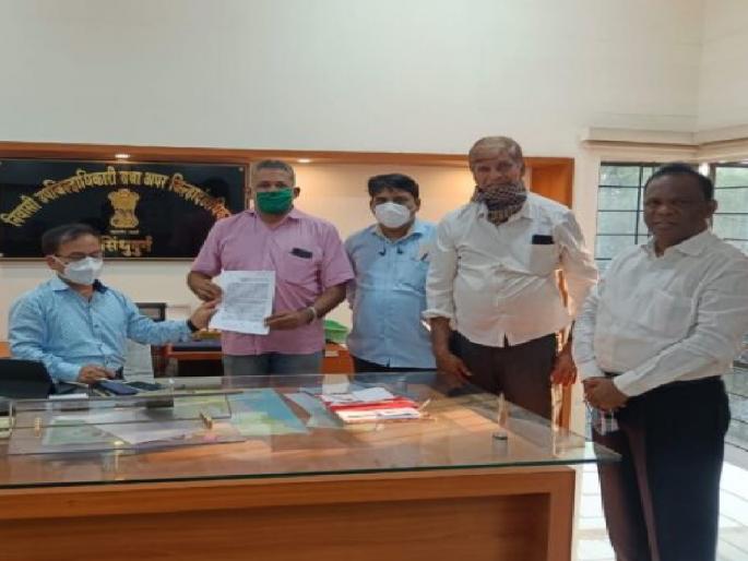 Six tehsildars in the Sindhudurg district do not have a government vehicle | जिल्ह्यातील सहा तहसीलदारांना शासकीय गाडीच नाही Six tehsildars in the Sindhudurg district do not have a government vehicle | जिल्ह्यातील सहा तहसीलदारांना शासकीय गाडीच नाही