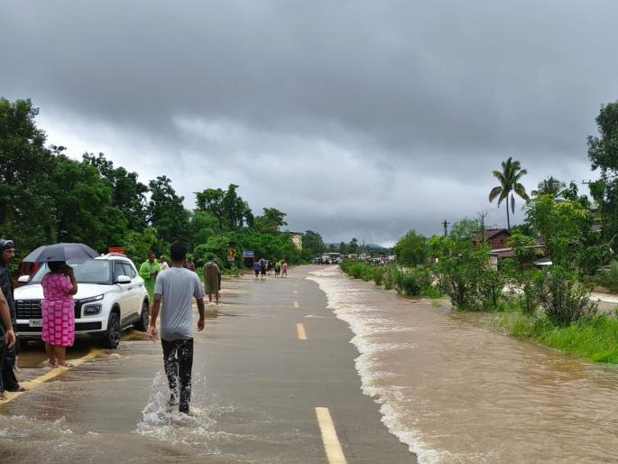 Sindhudurg district hit by heavy rains; water entered many houses, damages worth lakhs, highway blocked | सिंधुदुर्ग जिल्ह्याला अतिवृष्टीचा फटका ;अनेक घरात घुसले पाणी,लाखोंचे नुकसान, महामार्ग ठप्प Sindhudurg district hit by heavy rains; water entered many houses, damages worth lakhs, highway blocked | सिंधुदुर्ग जिल्ह्याला अतिवृष्टीचा फटका ;अनेक घरात घुसले पाणी,लाखोंचे नुकसान, महामार्ग ठप्प