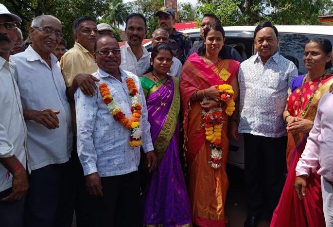 bjp dominates both sarpanch posts in dodamarg taluka shruti desai pravin gavas win gram panchayat election | दोडामार्ग तालुक्यातील दोन्ही सरपंच पदावर भाजपचे वर्चस्व; श्रुती देसाई, प्रविण गवस विजयी bjp dominates both sarpanch posts in dodamarg taluka shruti desai pravin gavas win gram panchayat election | दोडामार्ग तालुक्यातील दोन्ही सरपंच पदावर भाजपचे वर्चस्व; श्रुती देसाई, प्रविण गवस विजयी