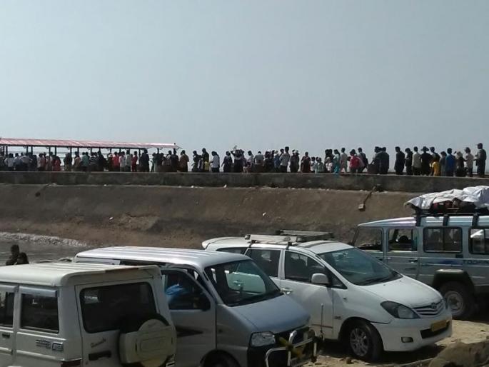 Malawi tourists blossom, thousands of crowds, Sindhudurg coastline tops the list | मालवण पर्यटकांनी फुलले, हजारोंची गर्दी, सलग सुट्यांमुळे सिंधुदुर्ग किनारपट्टीला सर्वाधिक पसंती