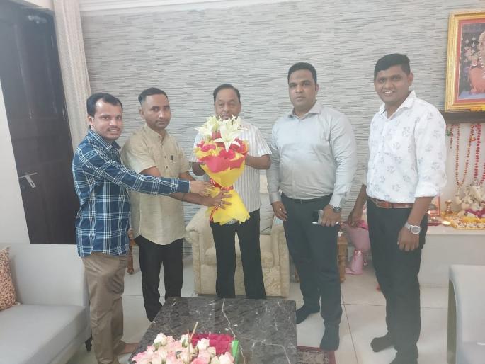 Young entrepreneurs met Narayan Rane | युवा उद्योजकांनी घेतली नारायण राणेंची भेट Young entrepreneurs met Narayan Rane | युवा उद्योजकांनी घेतली नारायण राणेंची भेट