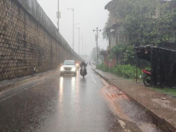 Heavy rain in Sindhudurg district in next four hours, alert warning | येत्या चार तासात सिंधुदुर्ग जिल्ह्यात जोरदार पाऊस, सतर्कतेचा इशारा