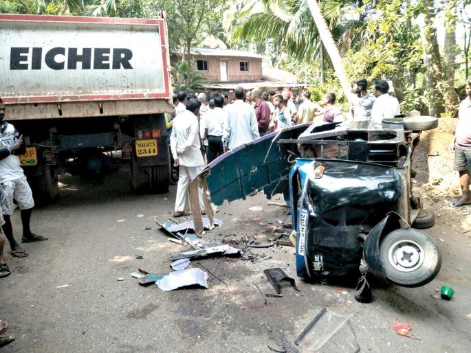 Sindhudurg: The rickshaw-dumpper accident took three seriously, injured the dump driver for causing the accident | सिंधुदुर्ग : रिक्षा-डंपर अपघातात तिघे गंभीर जखमी, अपघातास कारणीभूत ठरल्याप्रकरणी डंपर चालकावर गुन्हा Sindhudurg: The rickshaw-dumpper accident took three seriously, injured the dump driver for causing the accident | सिंधुदुर्ग : रिक्षा-डंपर अपघातात तिघे गंभीर जखमी, अपघातास कारणीभूत ठरल्याप्रकरणी डंपर चालकावर गुन्हा