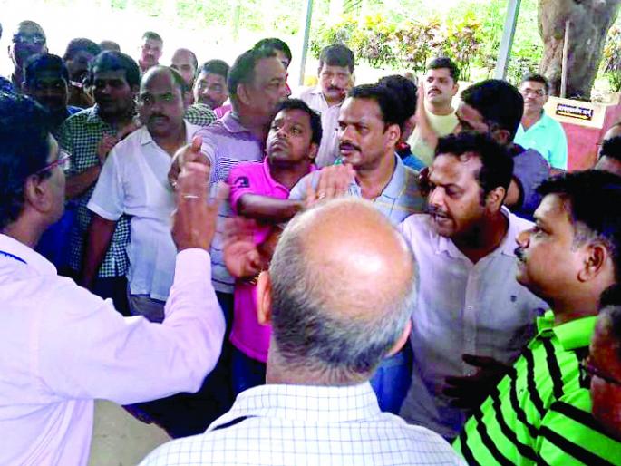 Sindhudurg: The arrest of the accused in the murder case ... Public Works Department | सिंधुदुर्ग : मारहाण प्रकरणातील आरोपींना अटक करा..सार्वजनिक बांधकाम विभाग Sindhudurg: The arrest of the accused in the murder case ... Public Works Department | सिंधुदुर्ग : मारहाण प्रकरणातील आरोपींना अटक करा..सार्वजनिक बांधकाम विभाग