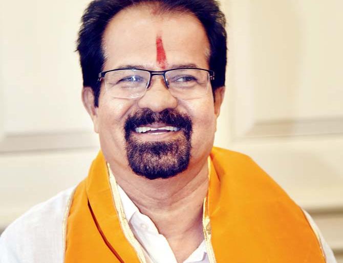 Sindhudurg: Gaurav from Vaishya Samaj Bhavan, Kankavali, Mayor of Mumbai | सिंधुदुर्ग : मुंबईच्या महापौरांचा कणकवलीत वैश्य समाज बांधवांकडून गौरव