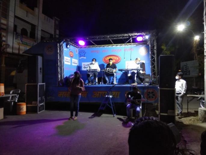 Consciousness blossomed by singing in the corona's oppression | कोरोनाच्या दडपणात गायनाने फुलवले चैतन्य