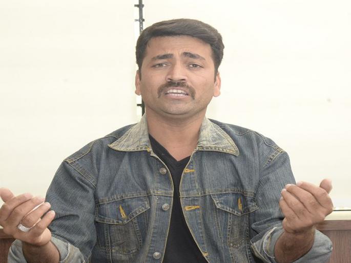 singing on Secret Superstar star welcome in world | खाकीतील सिक्रेटसुपरस्टारवर गायनासह, अभिनयासाठी ऑफर्ससचा पाऊस singing on Secret Superstar star welcome in world | खाकीतील सिक्रेटसुपरस्टारवर गायनासह, अभिनयासाठी ऑफर्ससचा पाऊस