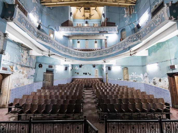 900 single-screen theaters in the state became 'Bhoot Bungalow' Effect of mobile, OTT | राज्यातील ९०० एकपडदा थिएटर बनलेत ‘भूत बंगला’! मोबाइल, ओटीटीचा परिणाम 900 single-screen theaters in the state became 'Bhoot Bungalow' Effect of mobile, OTT | राज्यातील ९०० एकपडदा थिएटर बनलेत ‘भूत बंगला’! मोबाइल, ओटीटीचा परिणाम