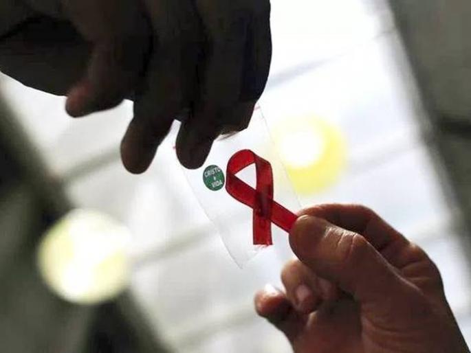 'Single window' scheme for bank accounts for HIV-infected children! | ‘एचआयव्ही’ग्रस्त मुलांना बँक खात्यासाठी ‘सिंगल विंडो’ योजना! 'Single window' scheme for bank accounts for HIV-infected children! | ‘एचआयव्ही’ग्रस्त मुलांना बँक खात्यासाठी ‘सिंगल विंडो’ योजना!