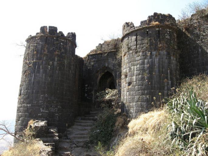 Coronavirus : Closed today for Sinhagad tourists in Pune | Coronavirus : पुण्यातील सिंहगड किल्ला पर्यटकांसाठी आजपासून बंद  Coronavirus : Closed today for Sinhagad tourists in Pune | Coronavirus : पुण्यातील सिंहगड किल्ला पर्यटकांसाठी आजपासून बंद