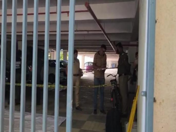 5 people brutally murdered a young man with a sickle, stoned him on the head; Shocking incident near Sinhagad College | ५ जणांकडून तरुणावर कोयत्याने वार, दगड डोक्यात घालून निर्घृण खून; सिंहगड कॉलेजजवळील धक्कादायक घटना 5 people brutally murdered a young man with a sickle, stoned him on the head; Shocking incident near Sinhagad College | ५ जणांकडून तरुणावर कोयत्याने वार, दगड डोक्यात घालून निर्घृण खून; सिंहगड कॉलेजजवळील धक्कादायक घटना