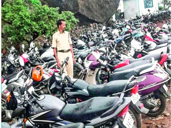 Sinhagad resounds; Completion of net working | सिंहगड पुन्हा गजबजला; घाट रस्त्यातील दरडप्रवण भागातील जाळ्या बसवण्याचे काम पूर्ण Sinhagad resounds; Completion of net working | सिंहगड पुन्हा गजबजला; घाट रस्त्यातील दरडप्रवण भागातील जाळ्या बसवण्याचे काम पूर्ण