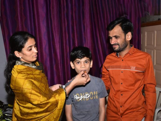 chirag safe release after a five and a half hour kidnapping drama in sinnar nashik two suspected kidnappers in custody | साडेपाच तासाच्या अपहरण नाट्यानंतर चिरागची सुखरूप सुटका; दोन संशयित अपहरणकर्ते ताब्यात chirag safe release after a five and a half hour kidnapping drama in sinnar nashik two suspected kidnappers in custody | साडेपाच तासाच्या अपहरण नाट्यानंतर चिरागची सुखरूप सुटका; दोन संशयित अपहरणकर्ते ताब्यात