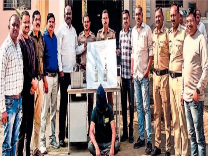 Couple stopped for dinner at hotel cash and jewellery stolen Police arrested accused within 12 hours | हॉटेलमध्ये जेवणासाठी थांबले दाम्पत्य, दागिन्यांसह रोकड चोरीला; पोलिसांनी १२ तासांत आवळल्या आरोपींच्या मुसक्या! Couple stopped for dinner at hotel cash and jewellery stolen Police arrested accused within 12 hours | हॉटेलमध्ये जेवणासाठी थांबले दाम्पत्य, दागिन्यांसह रोकड चोरीला; पोलिसांनी १२ तासांत आवळल्या आरोपींच्या मुसक्या!