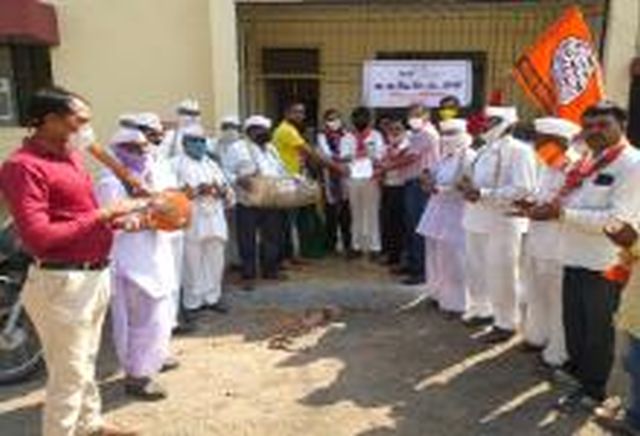 Statement of MNS regarding power problems in the wake of Tal-Mridang | टाळ-मृदंगाच्या गजरात वीज समस्यांंबाबत मनसेचे निवेदन Statement of MNS regarding power problems in the wake of Tal-Mridang | टाळ-मृदंगाच्या गजरात वीज समस्यांंबाबत मनसेचे निवेदन