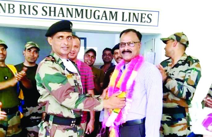 Dayanand Lot of Bhadgaon retired from the Indian Army and served the country for 28 years | भडगावचे दयानंद लोट भारतीय सैन्यातून सेवानिवृत्त, २८ वर्षे बजावली देशसेवा Dayanand Lot of Bhadgaon retired from the Indian Army and served the country for 28 years | भडगावचे दयानंद लोट भारतीय सैन्यातून सेवानिवृत्त, २८ वर्षे बजावली देशसेवा
