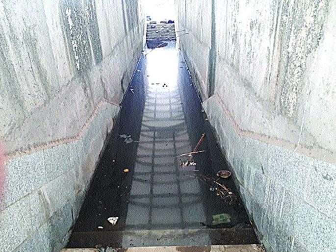 The underground way on the Sion-Panvel highway is in the water | सायन-पनवेल महामार्गावरील भुयारी मार्ग पाण्यातच